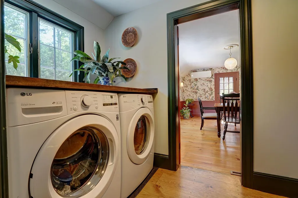 53 Jewell Street South Hampton NH 03827