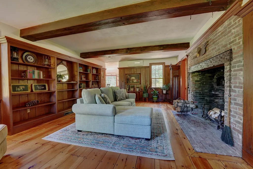 53 Jewell Street South Hampton NH 03827