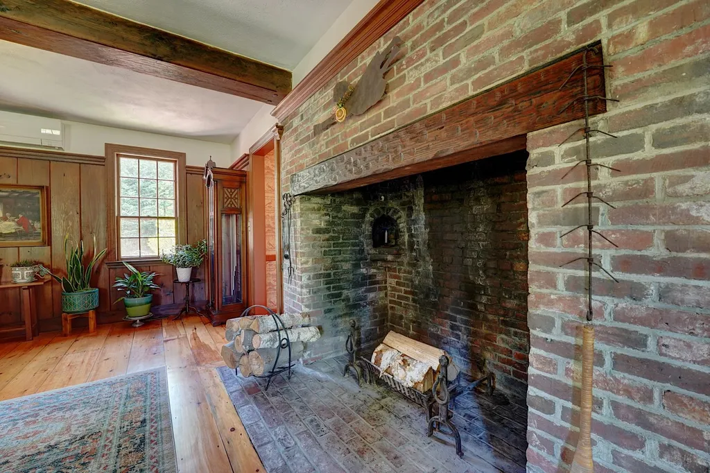 53 Jewell Street South Hampton NH 03827