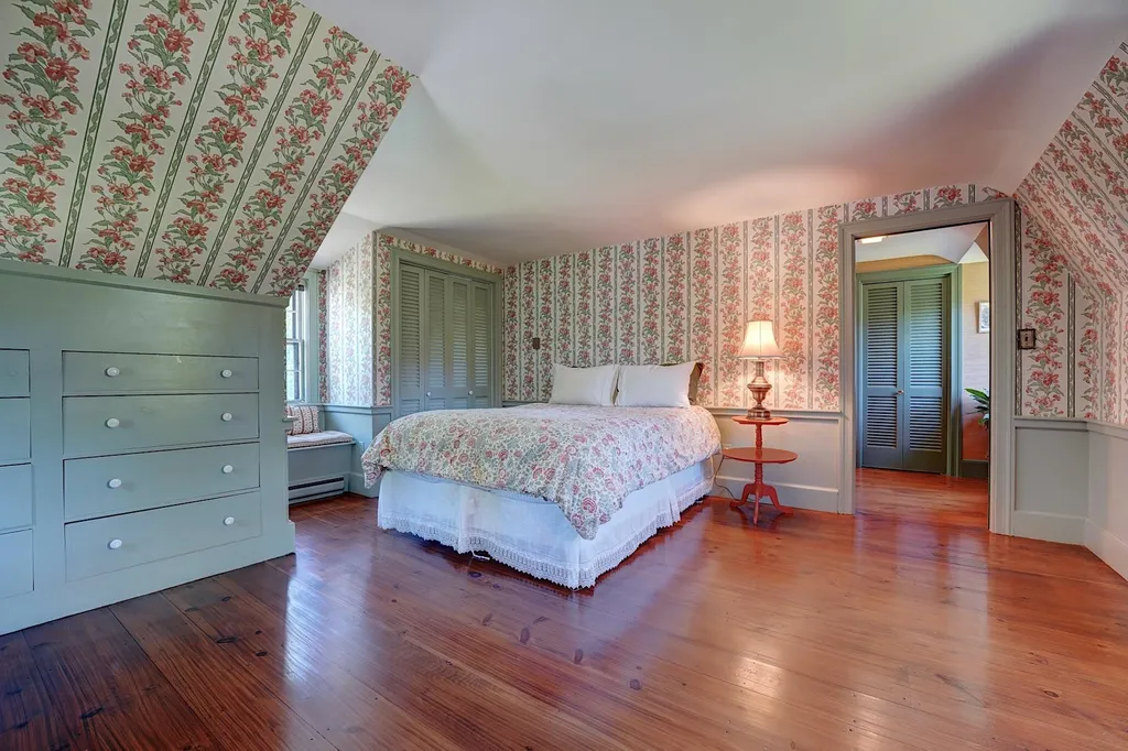 53 Jewell Street South Hampton NH 03827
