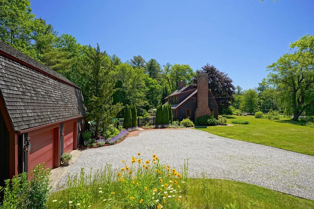 53 Jewell Street South Hampton NH 03827