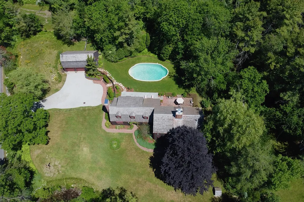 53 Jewell Street South Hampton NH 03827