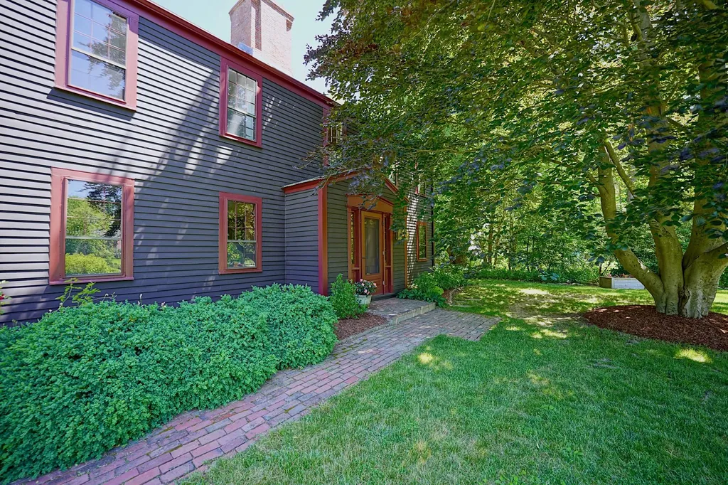 53 Jewell Street South Hampton NH 03827