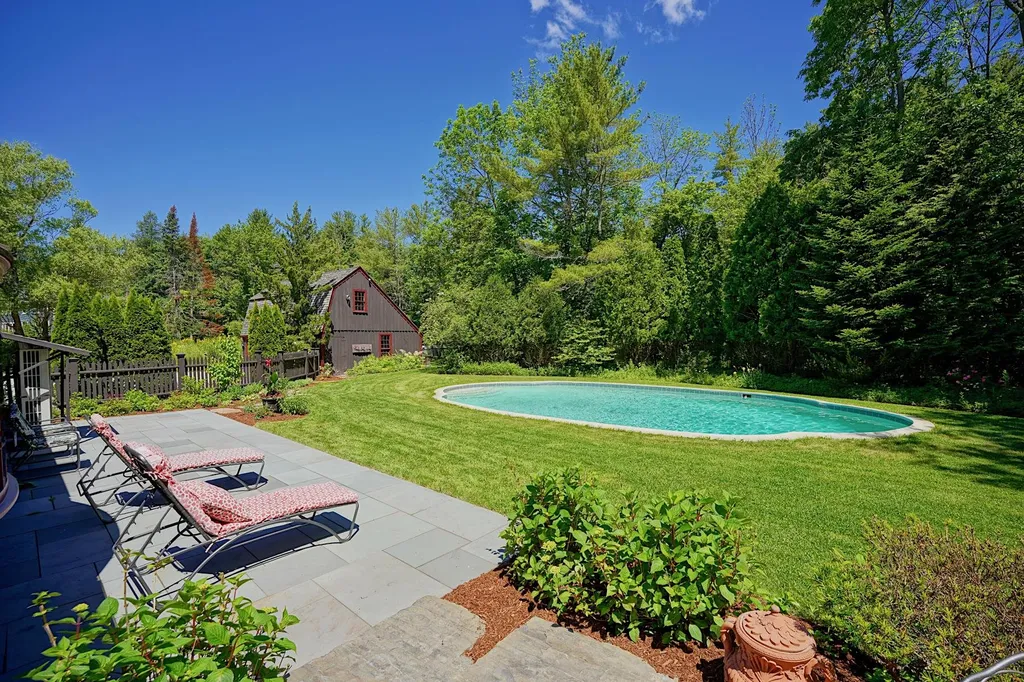 53 Jewell Street South Hampton NH 03827