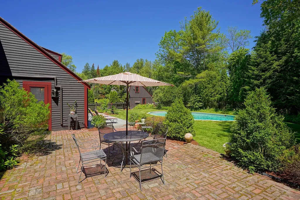 53 Jewell Street South Hampton NH 03827