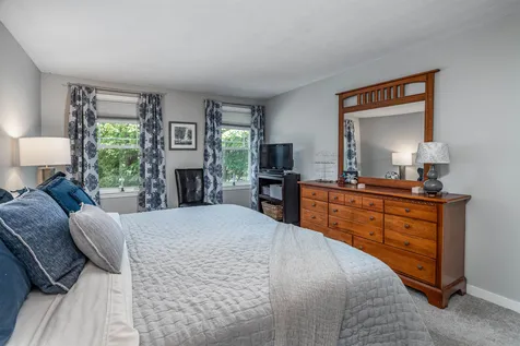21 Wright Road Derry NH 03038