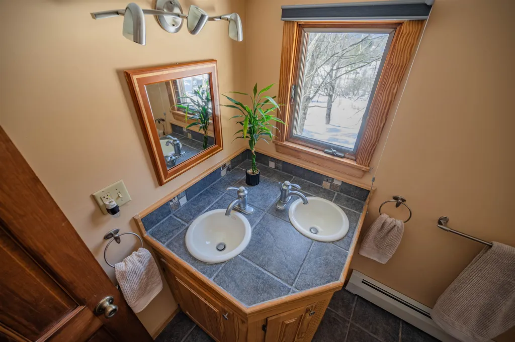 945 East Street Huntington VT 05462