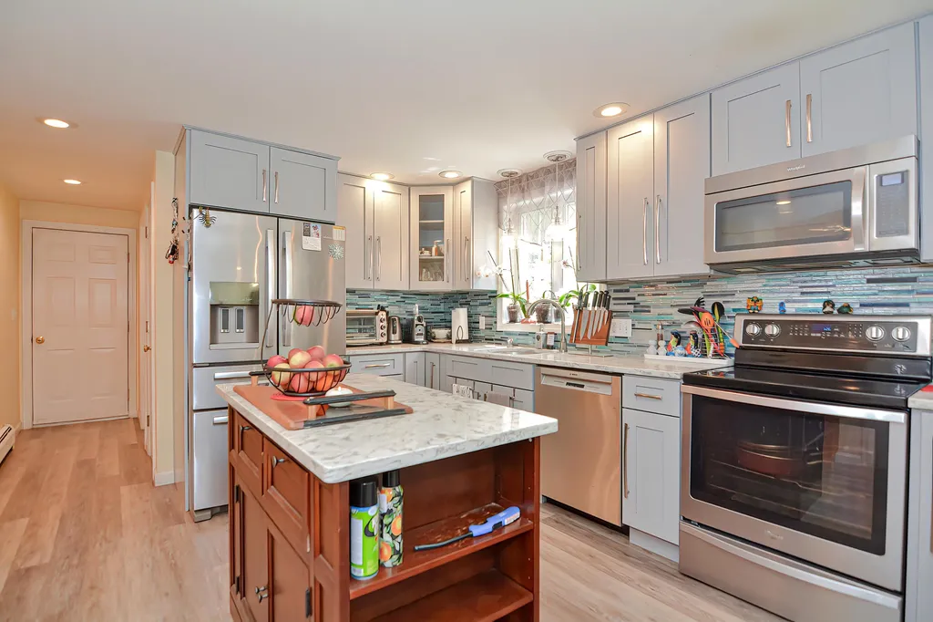250 Middle Road Deerfield NH 03037