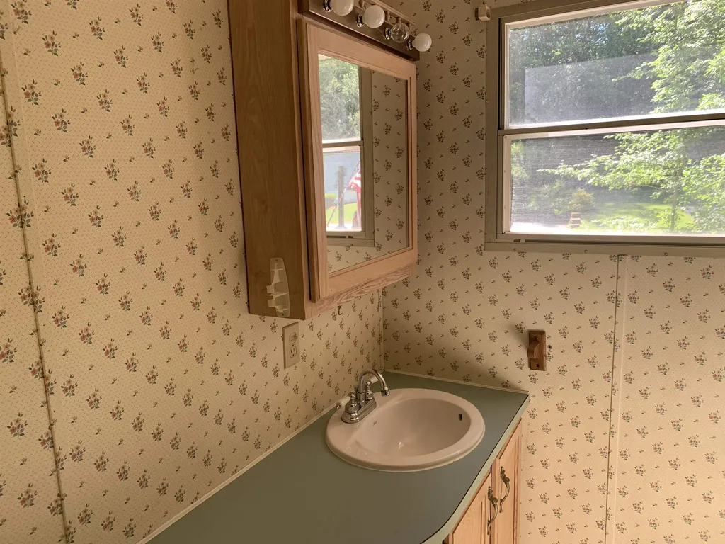 75 Royal Crest Road Rochester NH 03867