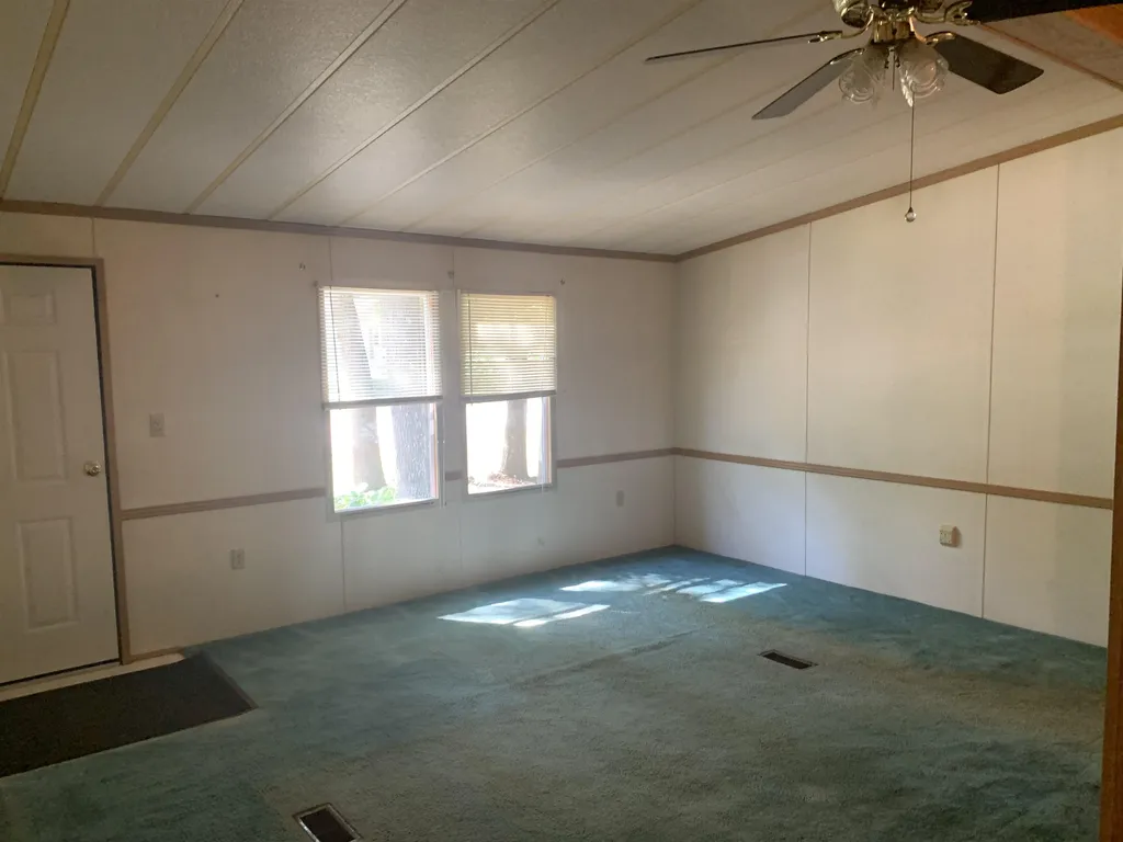 75 Royal Crest Road Rochester NH 03867