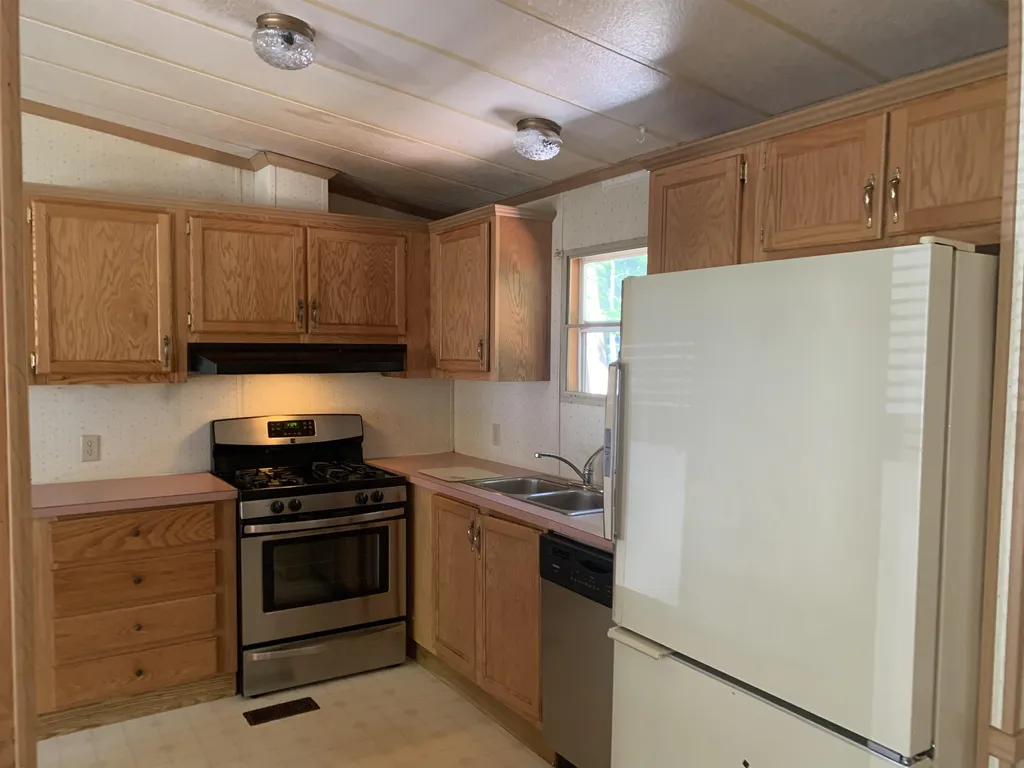 75 Royal Crest Road Rochester NH 03867
