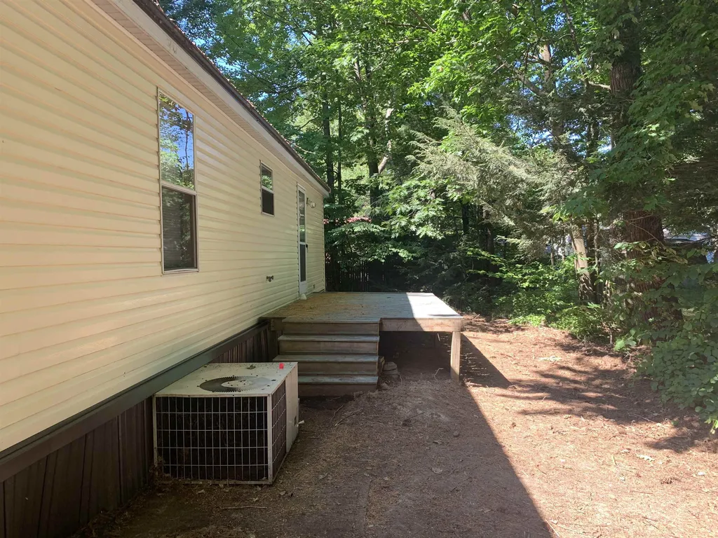75 Royal Crest Road Rochester NH 03867
