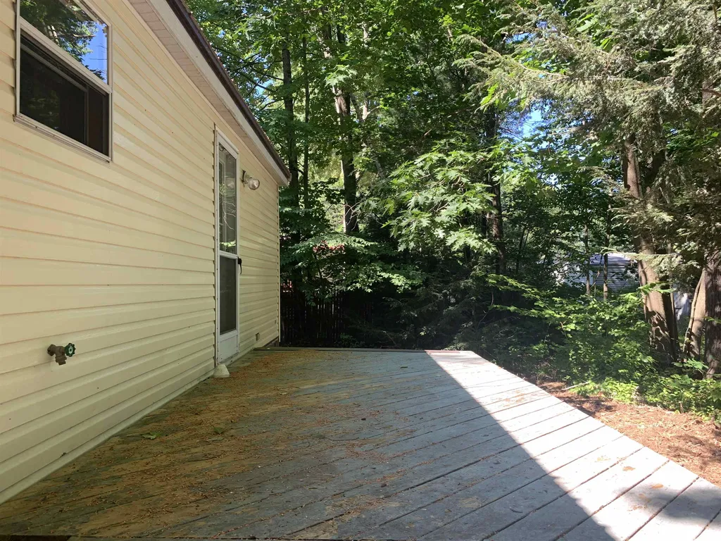 75 Royal Crest Road Rochester NH 03867