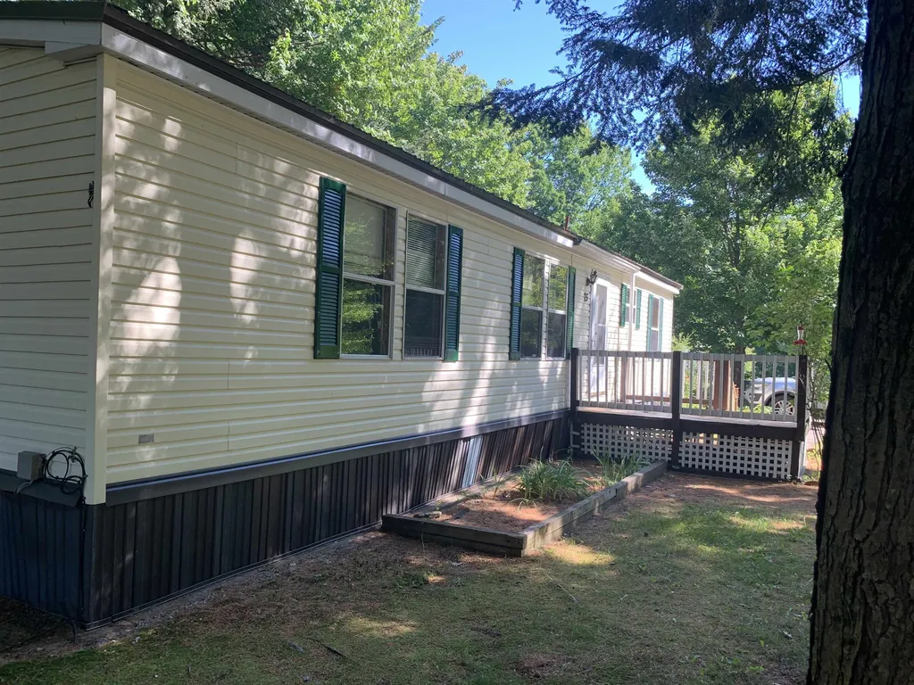 75 Royal Crest Road Rochester NH 03867