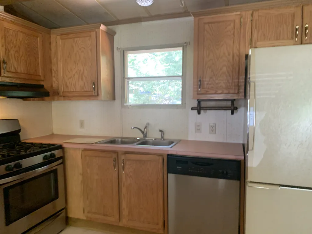 75 Royal Crest Road Rochester NH 03867