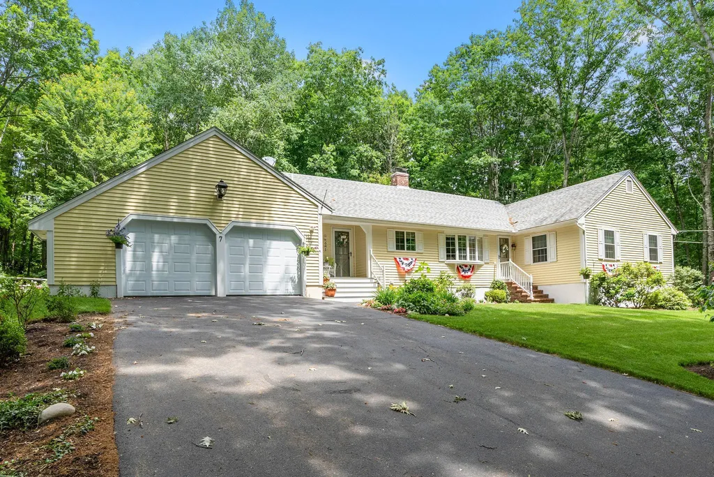 7 Berrywood Drive Wolfeboro NH 03894