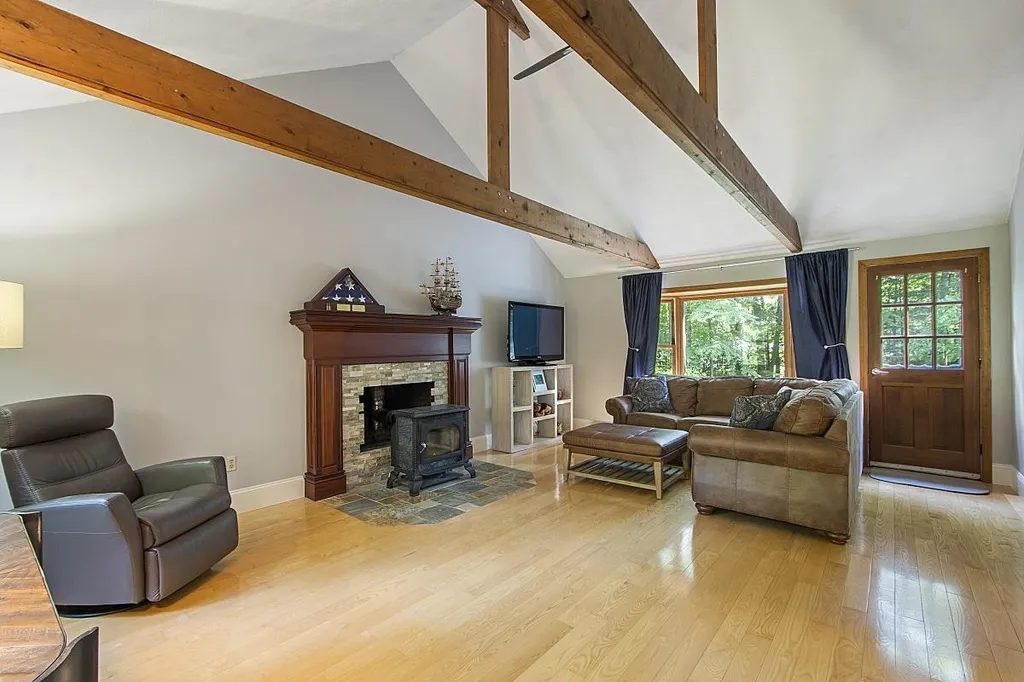 31 Geisser Road Hampstead NH 03841