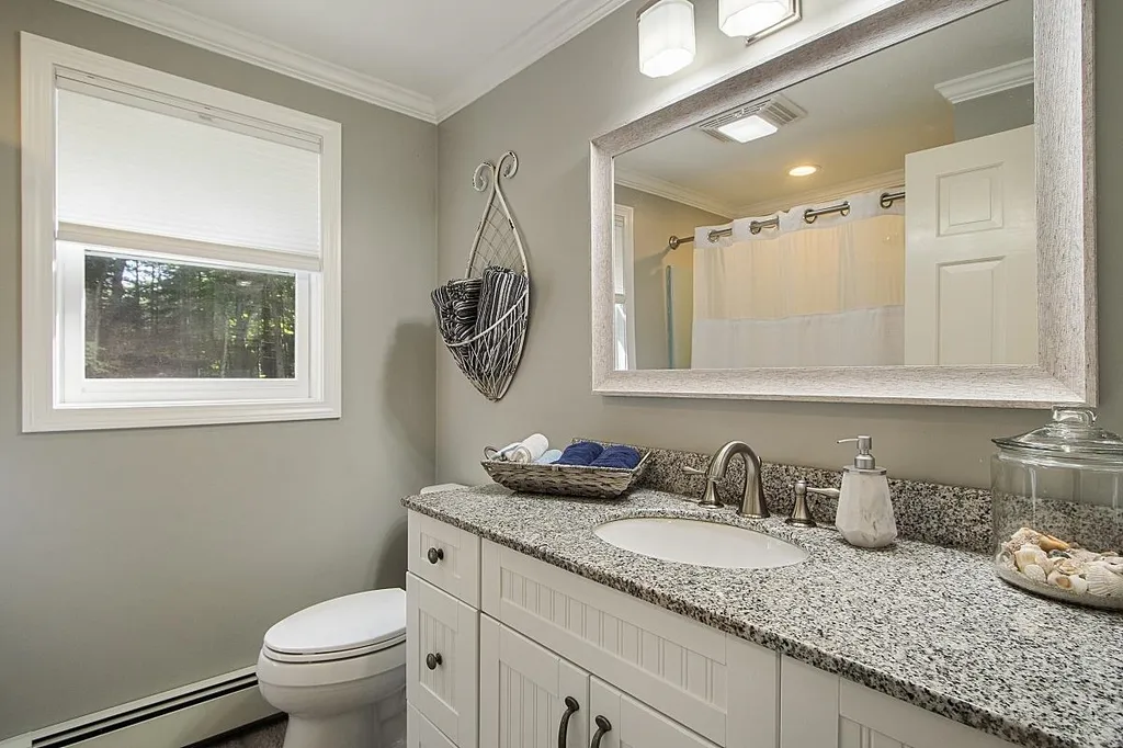31 Geisser Road Hampstead NH 03841