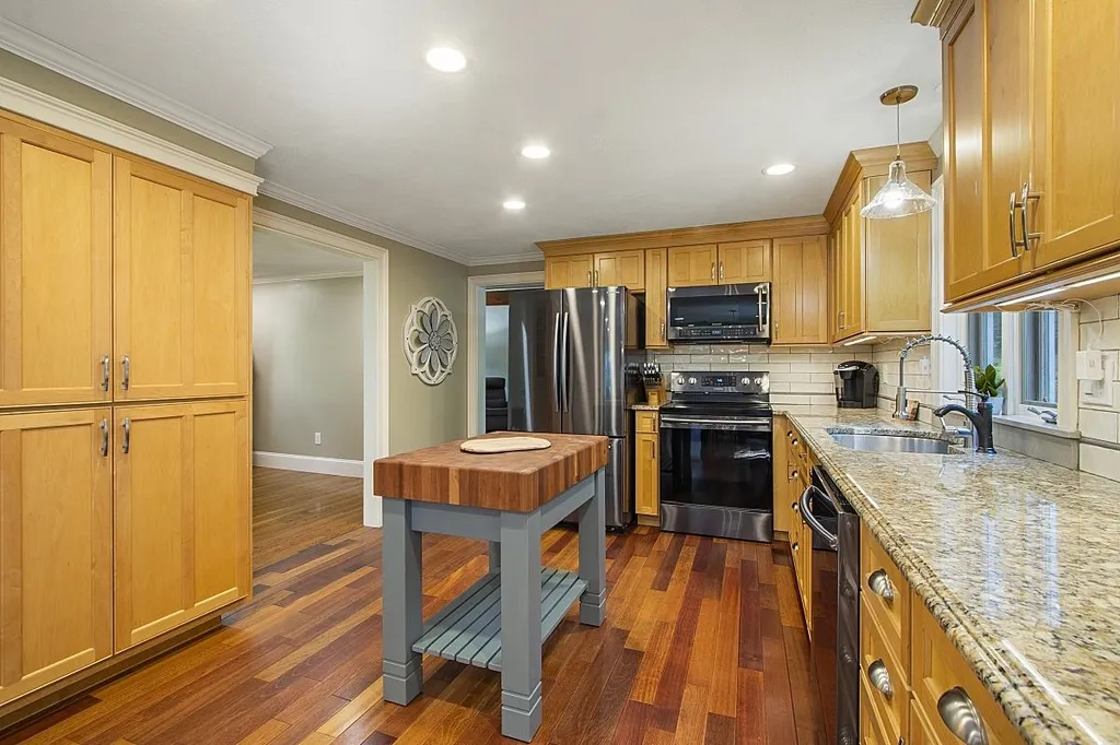 31 Geisser Road Hampstead NH 03841