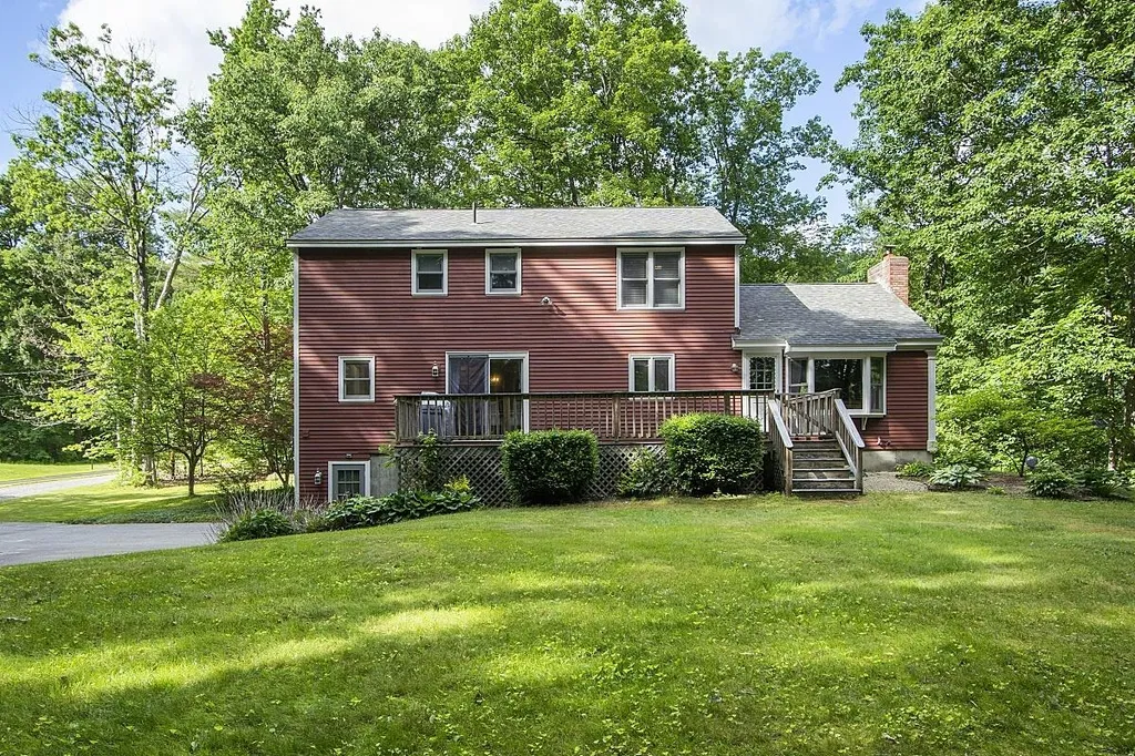 31 Geisser Road Hampstead NH 03841
