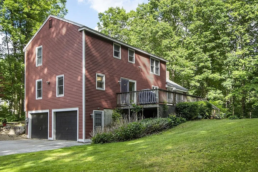 31 Geisser Road Hampstead NH 03841