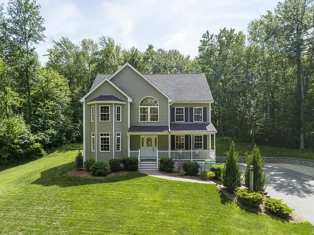 2 Birdsall Lane Atkinson NH 03811
