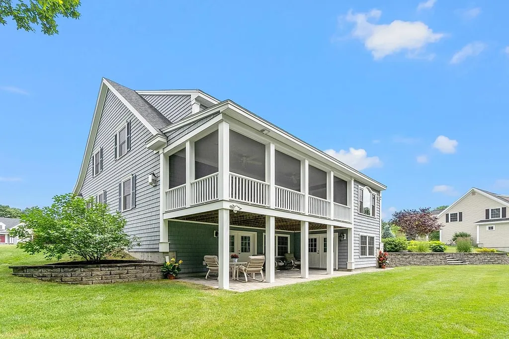 32 Winslow Drive Atkinson NH 03811