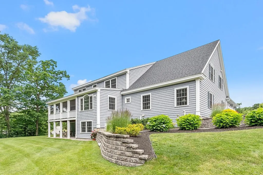 32 Winslow Drive Atkinson NH 03811