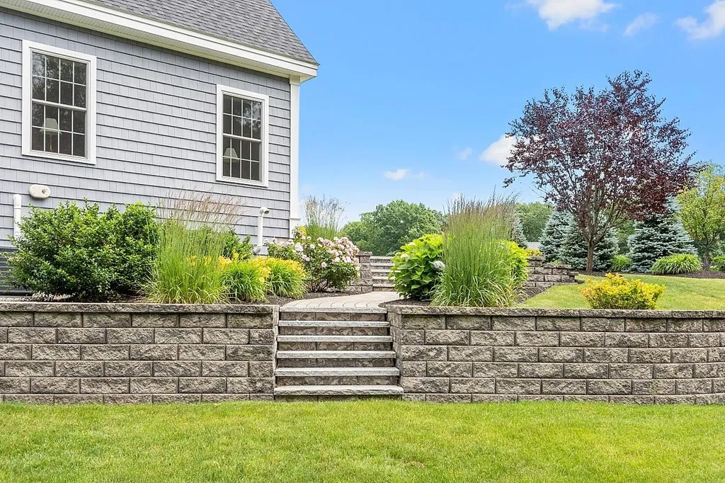 32 Winslow Drive Atkinson NH 03811