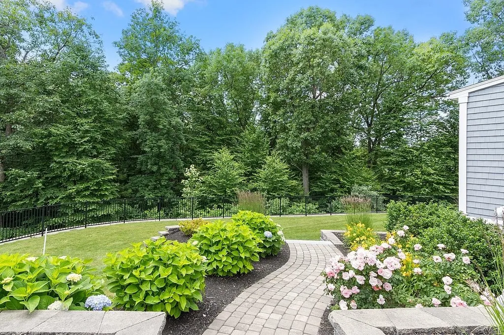 32 Winslow Drive Atkinson NH 03811