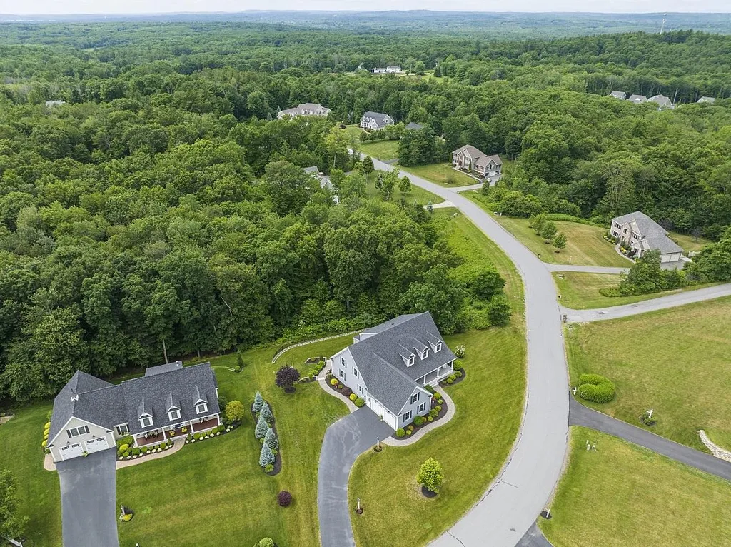 32 Winslow Drive Atkinson NH 03811