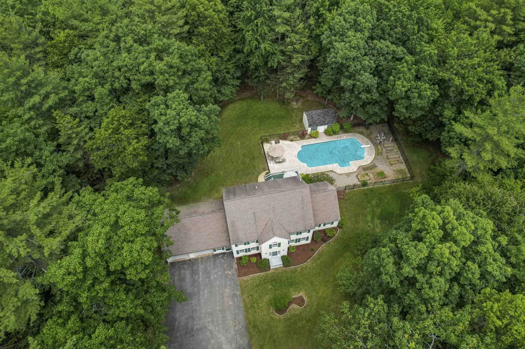 2 Crockett Lane Amherst NH 03031