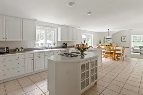 2 Crockett Lane Amherst NH 03031