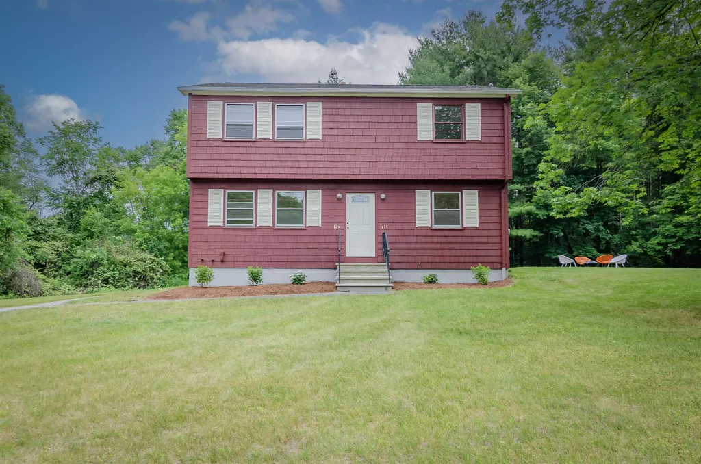 12-14 Victoria Circle Pelham NH 03076