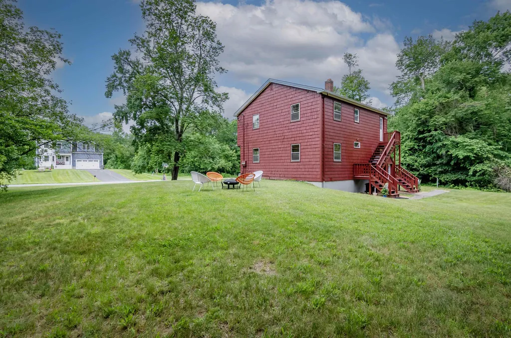 12-14 Victoria Circle Pelham NH 03076