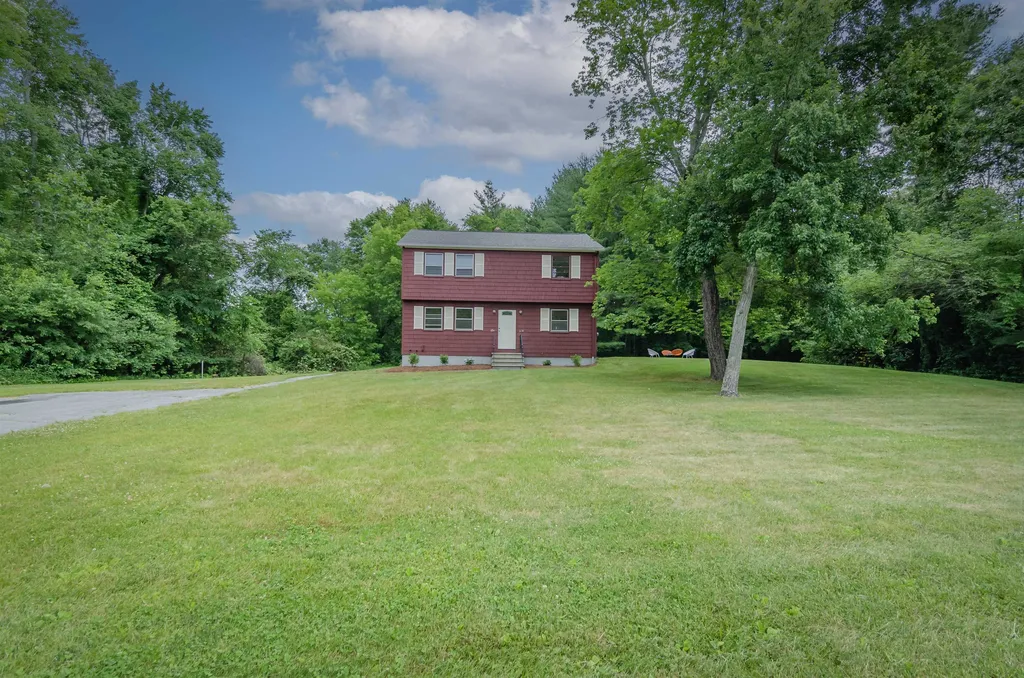 12-14 Victoria Circle Pelham NH 03076