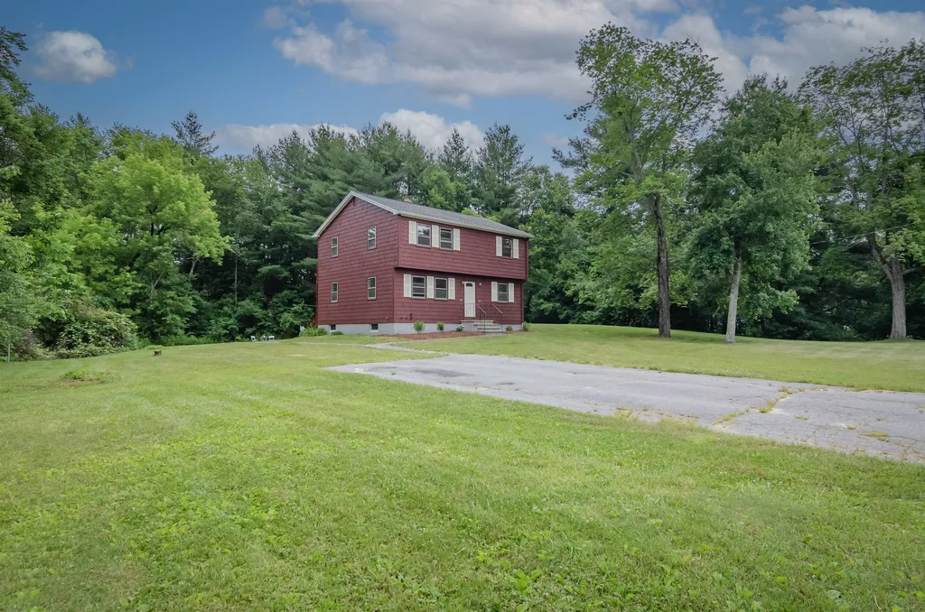 12-14 Victoria Circle Pelham NH 03076