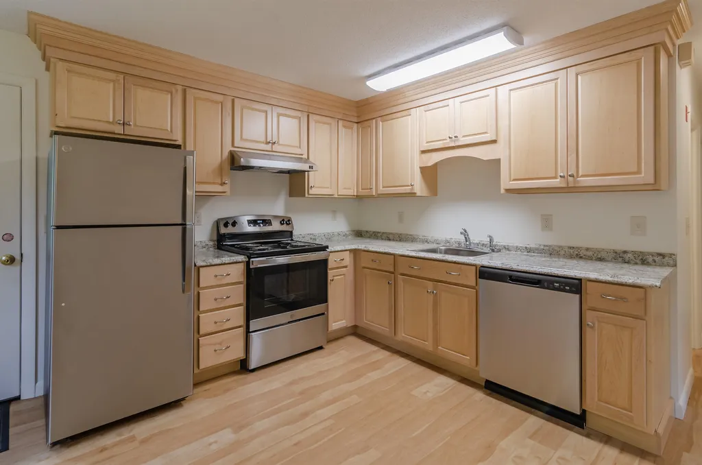 12-14 Victoria Circle Pelham NH 03076