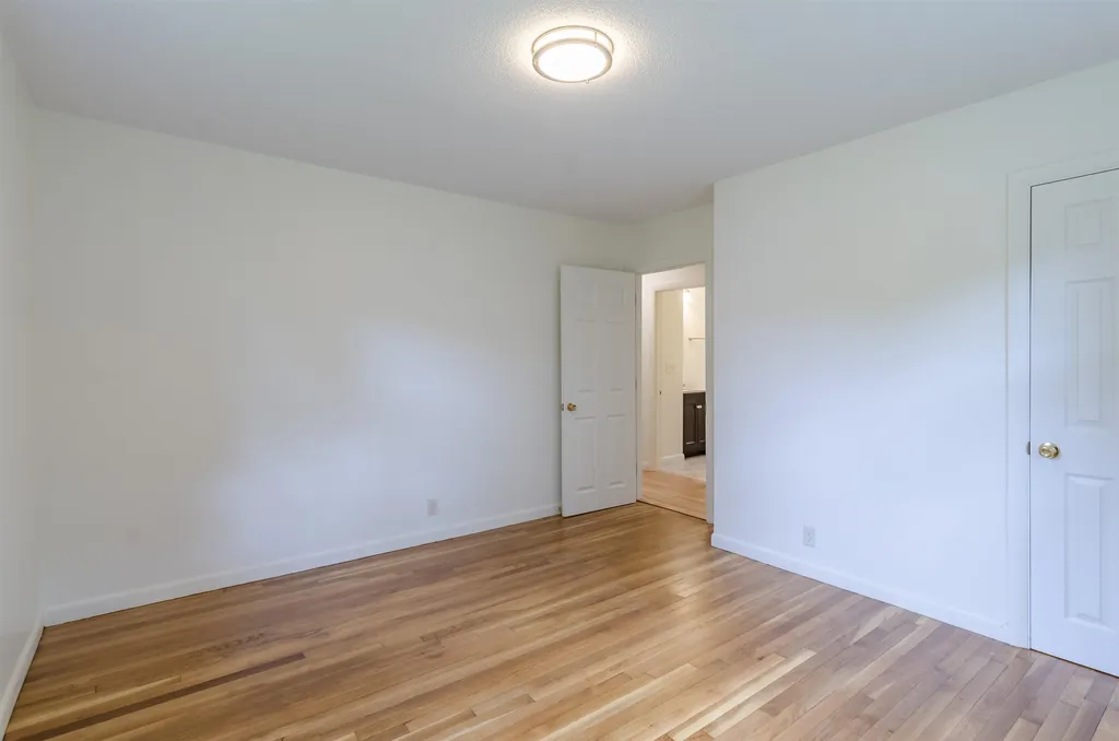 12-14 Victoria Circle Pelham NH 03076