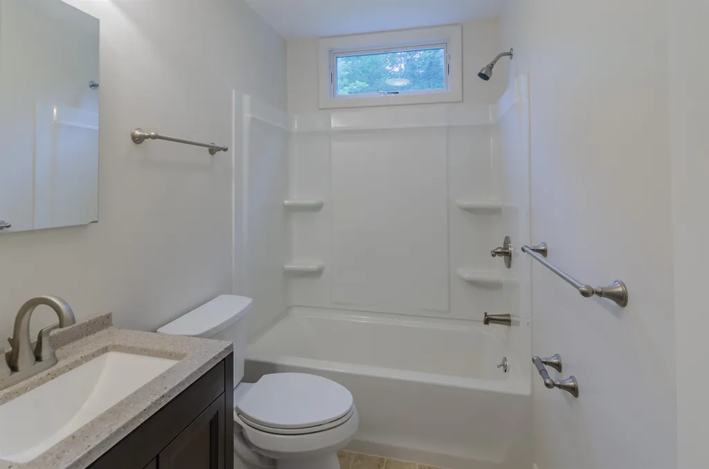 12-14 Victoria Circle Pelham NH 03076