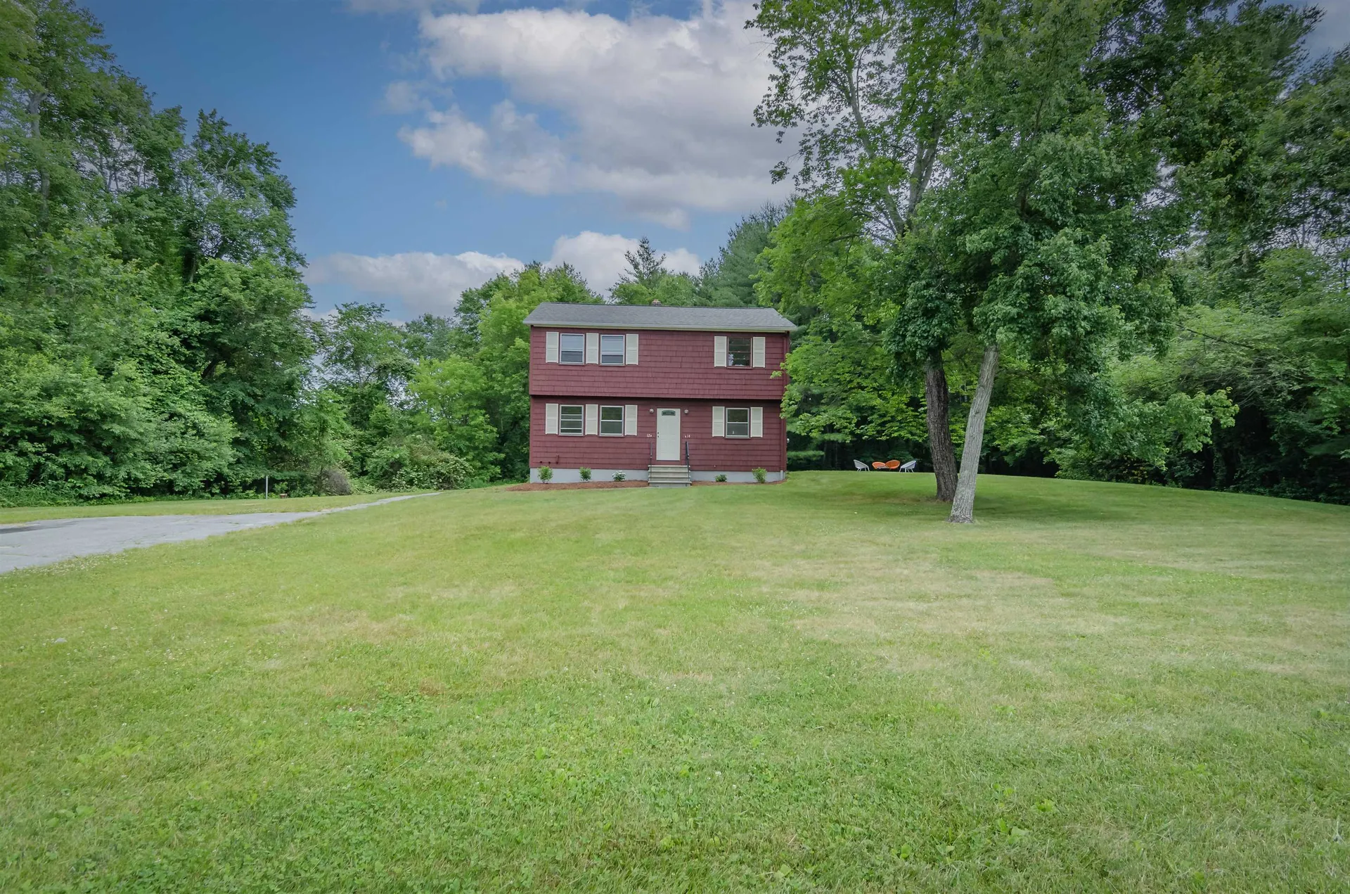 12-14 Victoria Circle Pelham NH 03076