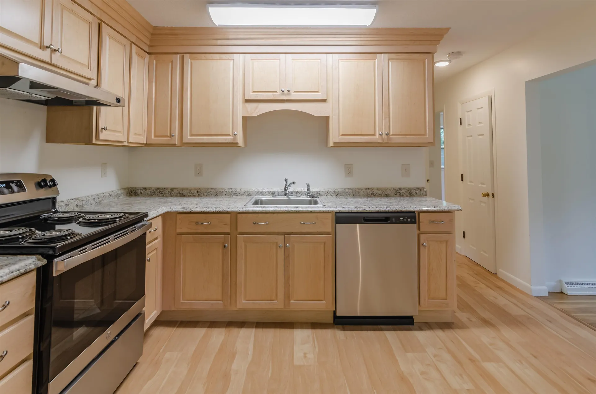 12-14 Victoria Circle Pelham NH 03076