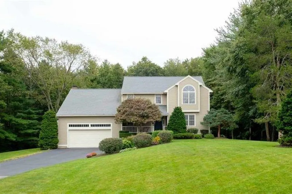 16 Lamington Hill Road Stratham NH 03885