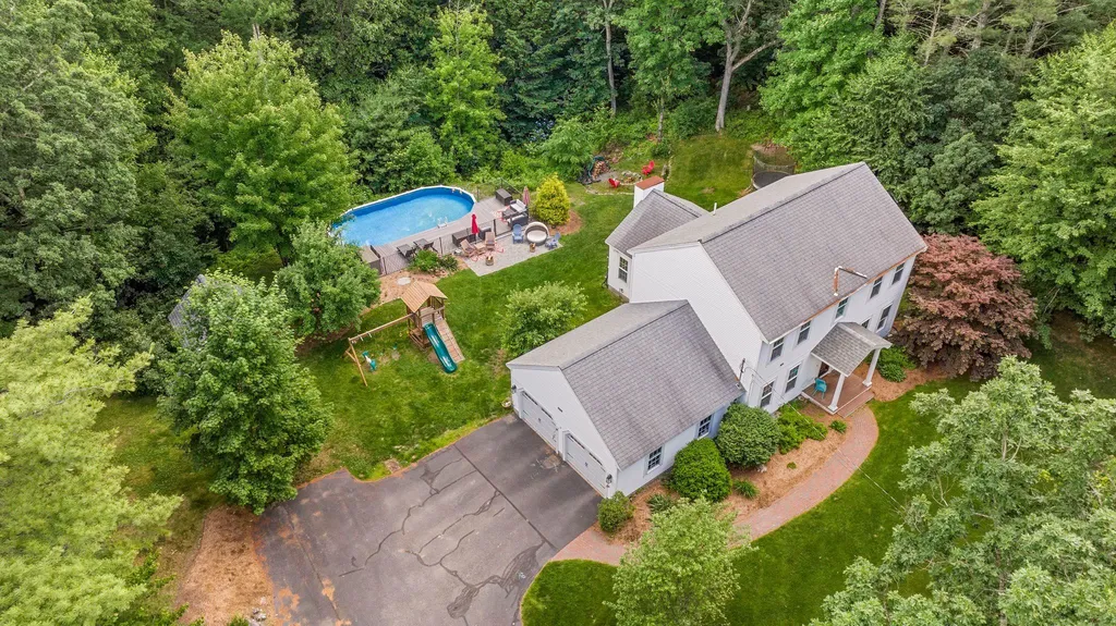 17 Pigeon Hill Road Brookline NH 03033