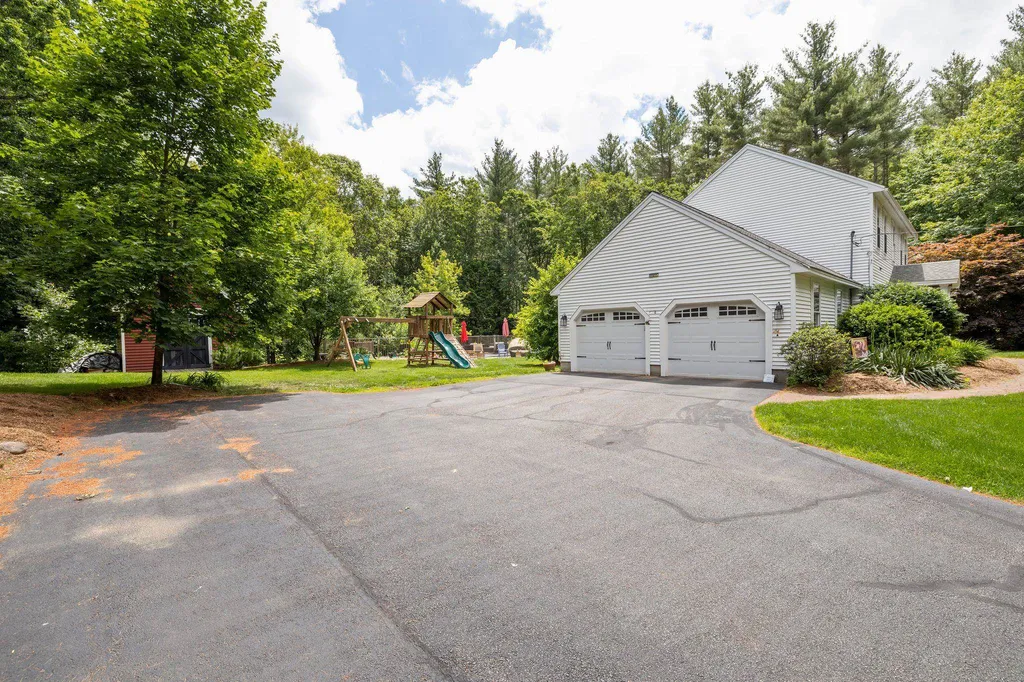 17 Pigeon Hill Road Brookline NH 03033