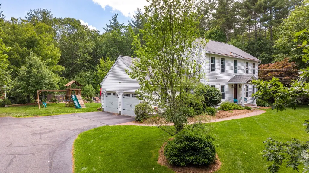 17 Pigeon Hill Road Brookline NH 03033