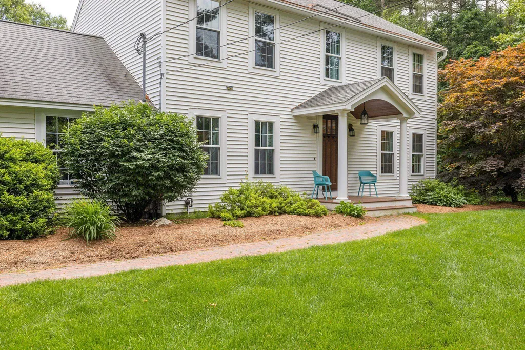 17 Pigeon Hill Road Brookline NH 03033