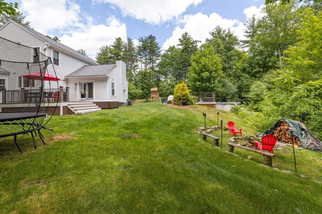 17 Pigeon Hill Road Brookline NH 03033