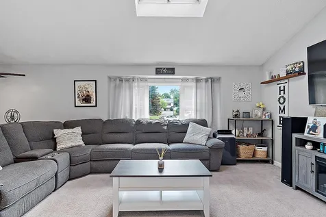 12l Lancelot Drive Derry NH 03038