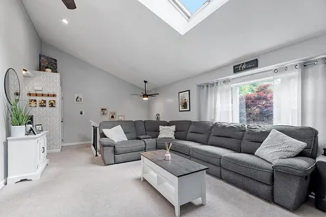 12l Lancelot Drive Derry NH 03038